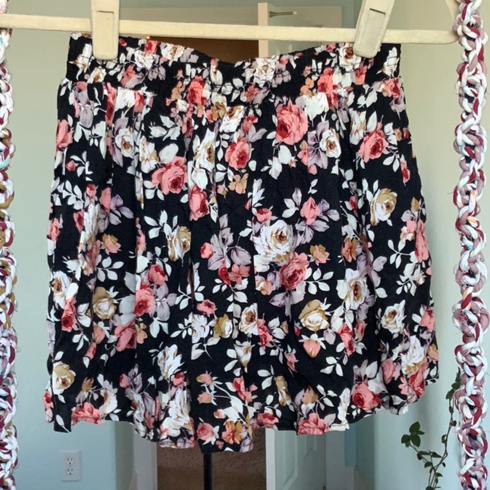 Floral Flowy High-Waisted Mini Skirt